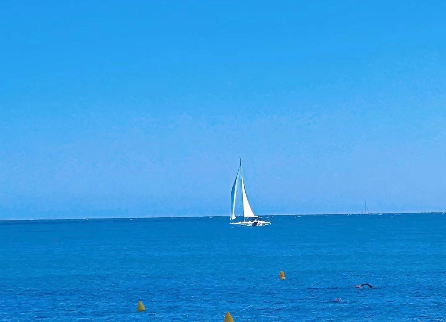 Apartamentos Playa Badalona Eksteriør bilde